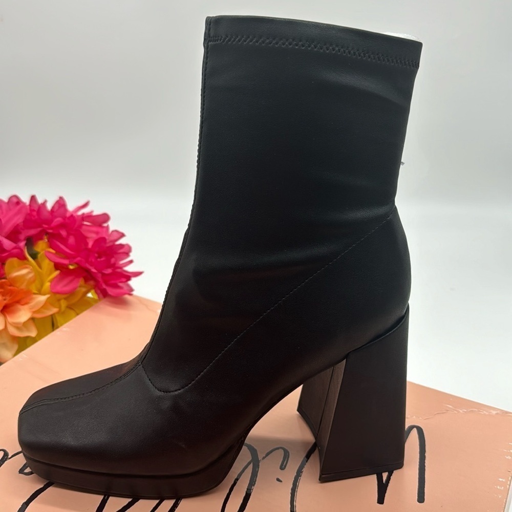 Wild Pair NWT Black Shin High Chunky Block Heel Boots Size 9.5